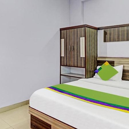 4 View Otel Tājganj Dış mekan fotoğraf