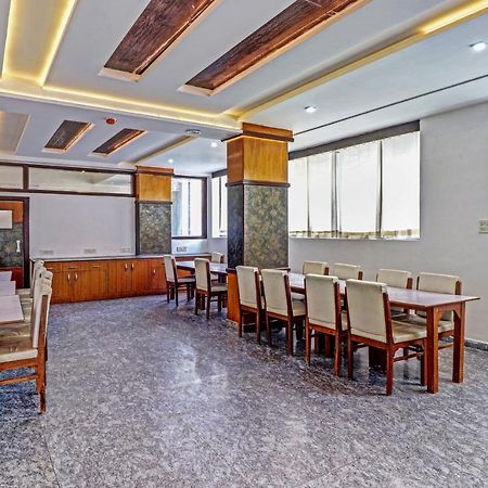 4 View Otel Tājganj Dış mekan fotoğraf