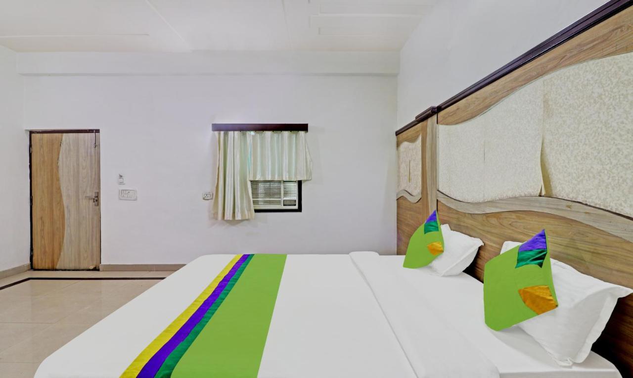 4 View Otel Tājganj Dış mekan fotoğraf