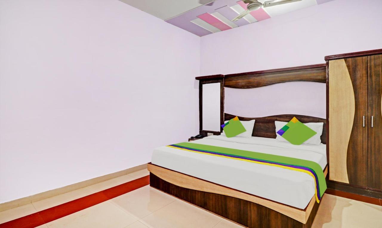4 View Otel Tājganj Dış mekan fotoğraf