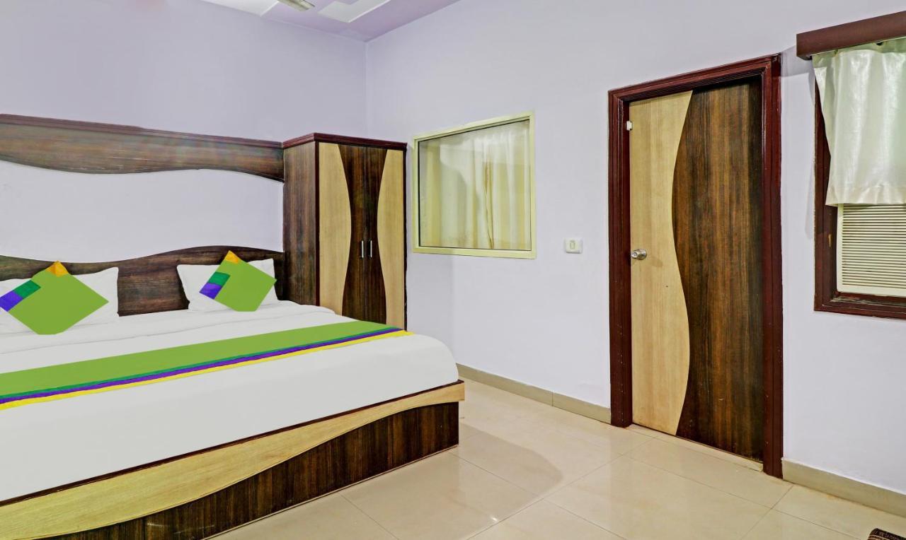 4 View Otel Tājganj Dış mekan fotoğraf