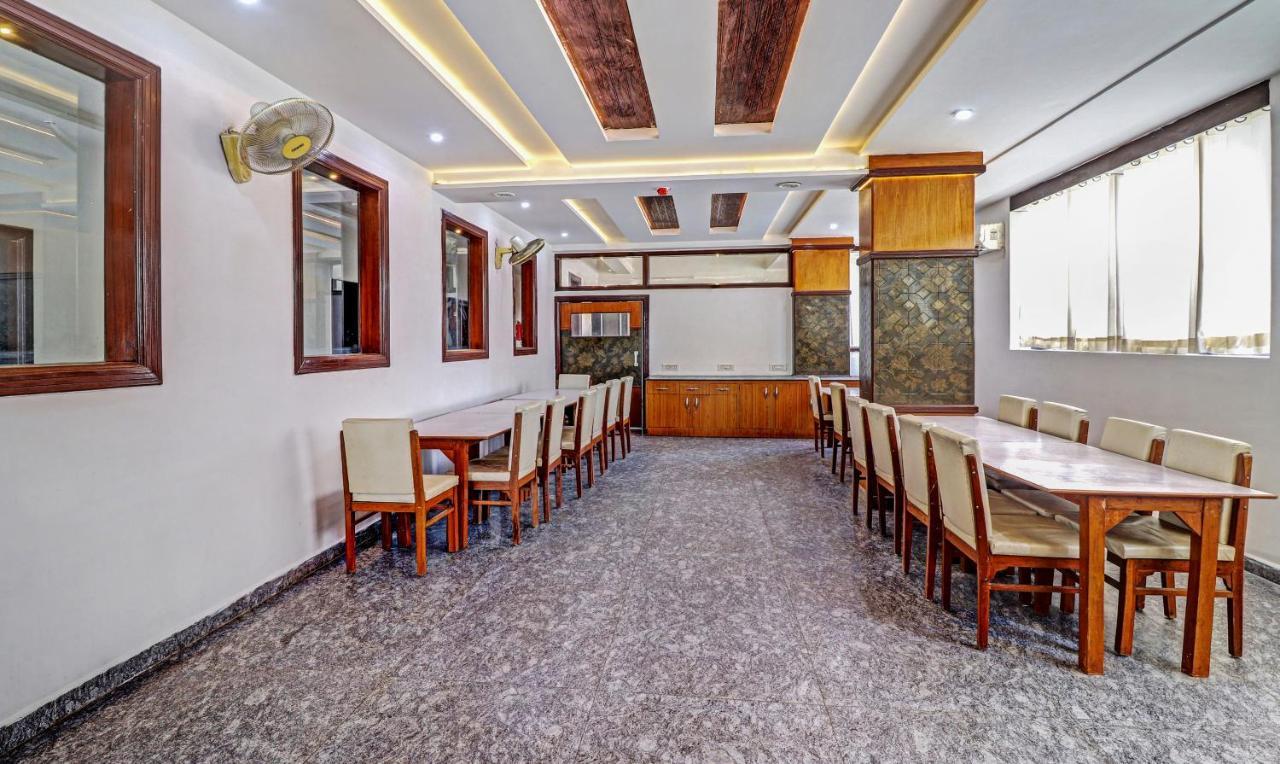 4 View Otel Tājganj Dış mekan fotoğraf